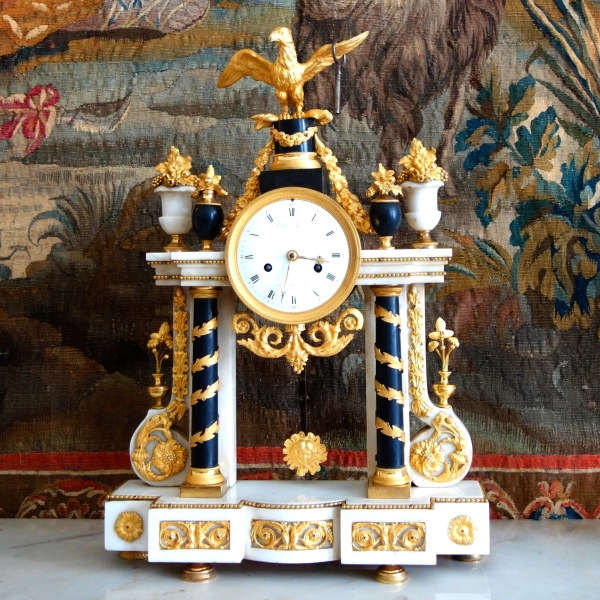 Pendule portique d'époque Louis XVI en bronze doré au mercure et marbre - 52cm