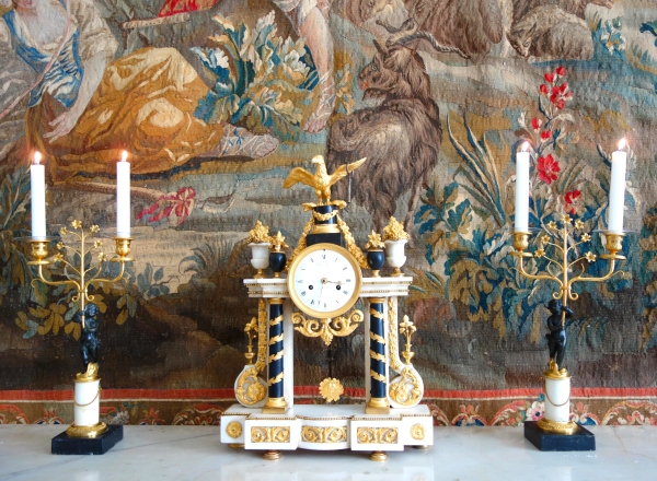Pendule portique d'époque Louis XVI en bronze doré au mercure et marbre - 52cm