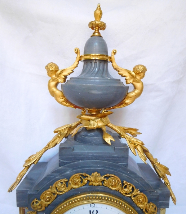 Pendule de style Louis XVI en bronze ciselé et doré à l'or fin & marbre bleu Turquin