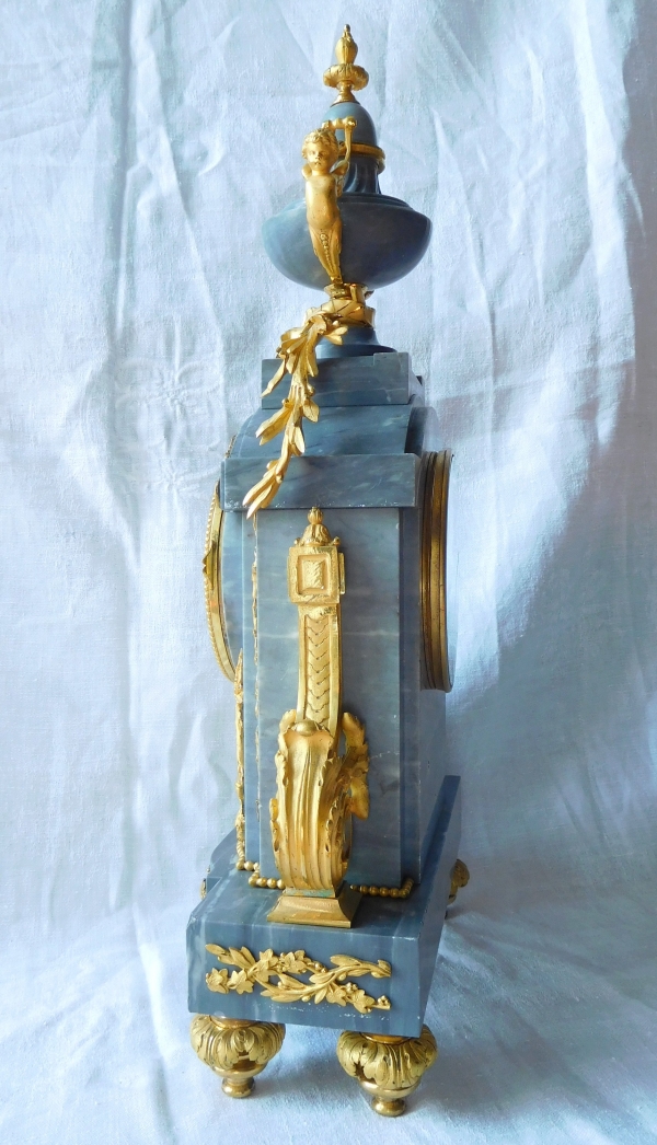 Pendule de style Louis XVI en bronze ciselé et doré à l'or fin & marbre bleu Turquin