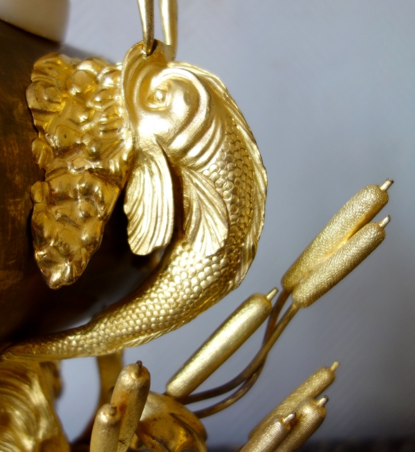 Ormolu and white marble fountain-shaped clock, 18th century