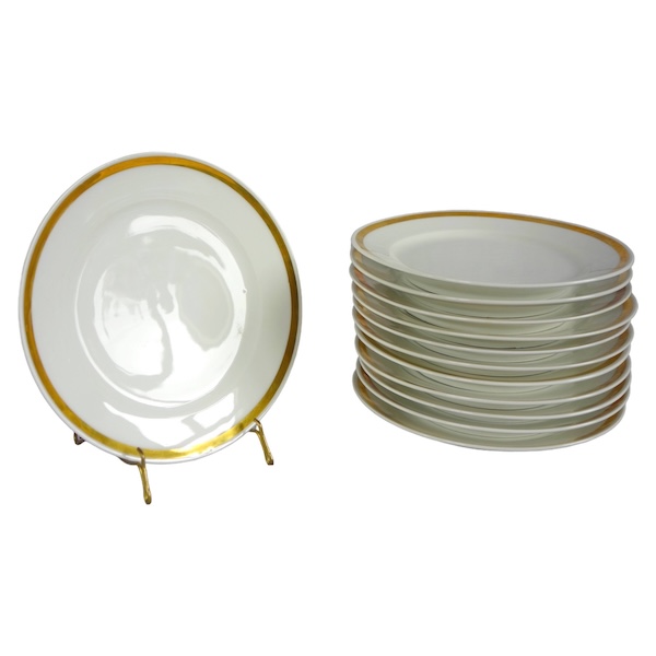Série de 12 assiettes à dessert en porcelaine de Paris à large filet or, début XIXe siècle