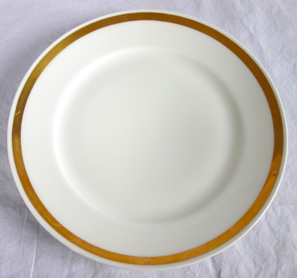 Série de 12 assiettes à dessert en porcelaine de Paris à large filet or, début XIXe siècle
