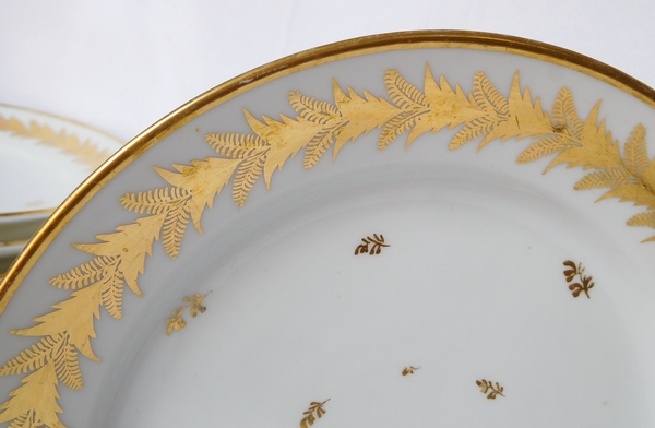 Locré : 12 assiettes en porcelaine d'époque Empire rehaussée à l'or fin