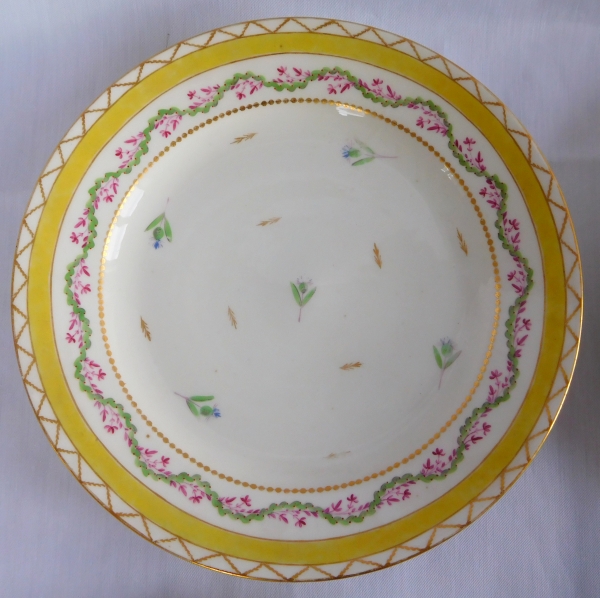 Manufacture Potter : série de 12 assiettes de table en porcelaine dorée, époque Louis XVI - 1790