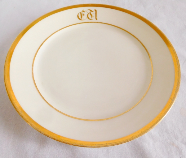 Deroche manufacture : 12 Paris porcelain table plates gilt with fine gold, early 19th century