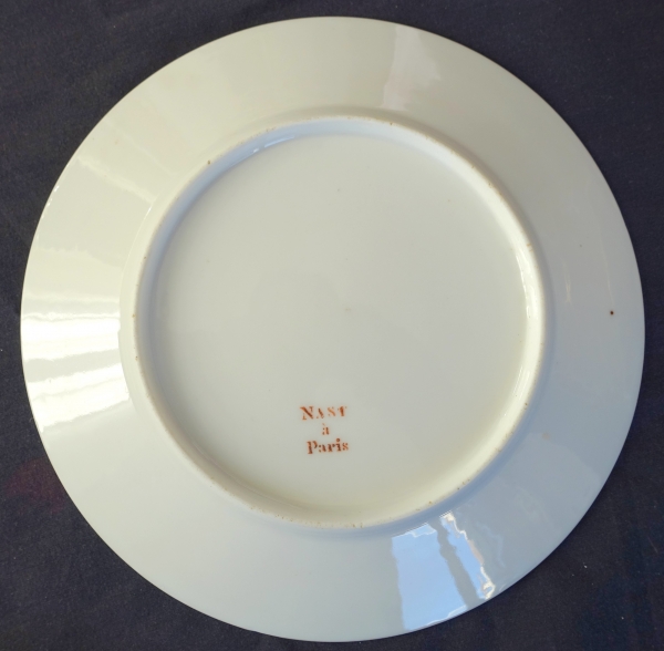 Nast : suite de 14 assiettes de table en porcelaine à filet or d'époque Empire - signées