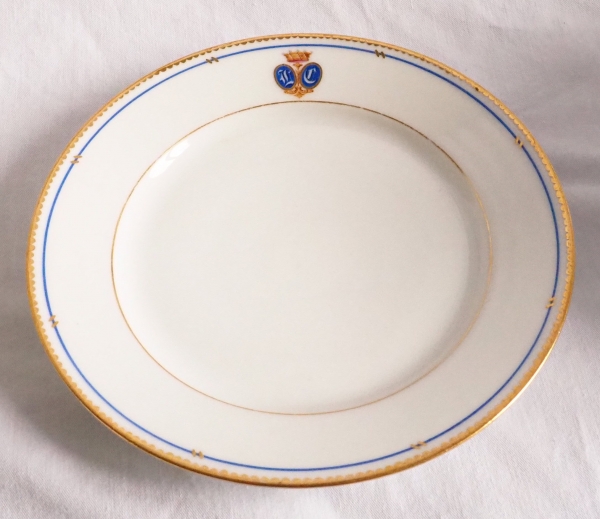 Service de 18 assiettes en porcelaine de Paris dorée, couronne de Baron, époque XIXe siècle