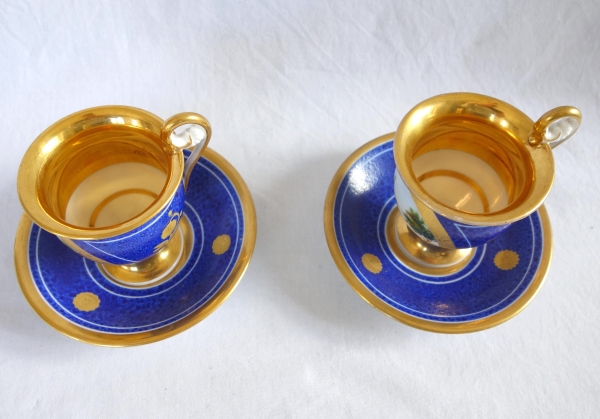 Paire de tasses Empire à décor bleu et or en porcelaine de Paris, époque Restauration