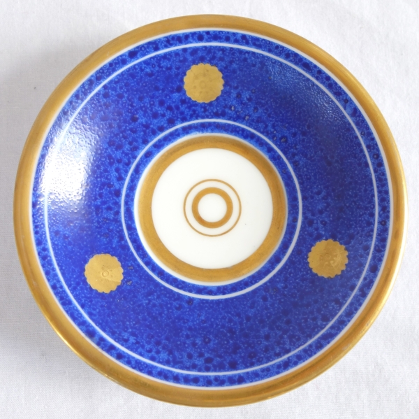 Paire de tasses Empire à décor bleu et or en porcelaine de Paris, époque Restauration