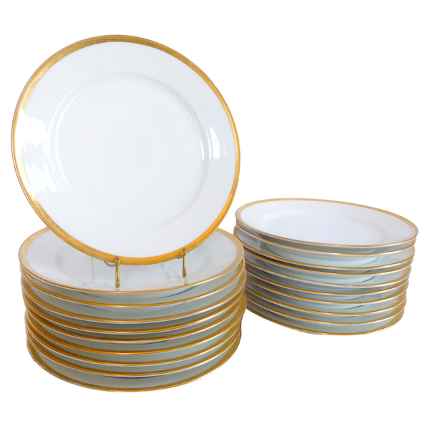 20 assiettes de table en porcelaine blanche et or