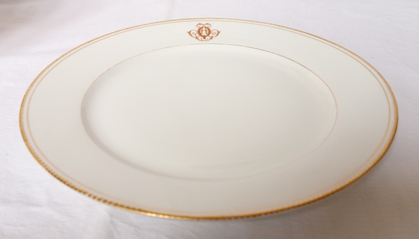 Porcelaine de Sèvres S58 (année 1858) : service de 24 assiettes dorées, signées, époque XIXe