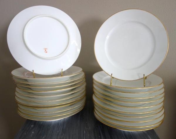 Nast : 12 assiettes de table & 12 à dessert - porcelaine à filet or - époque Empire - signées