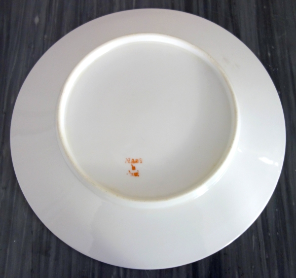 Nast : 12 assiettes de table & 12 à dessert - porcelaine à filet or - époque Empire - signées