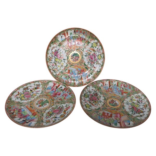 Set of 3 Canton porcelain dessert plates, palace scenes