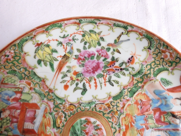 Set of 3 Canton porcelain dessert plates, palace scenes