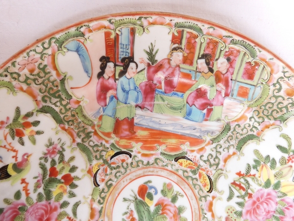 Set of 3 Canton porcelain dessert plates, palace scenes