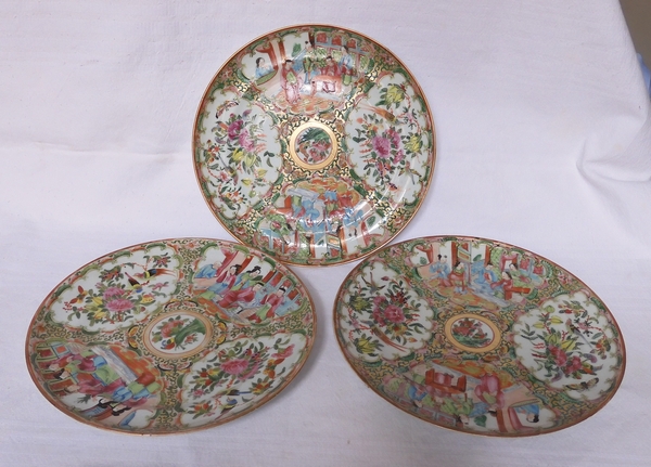 Set of 3 Canton porcelain dessert plates, palace scenes