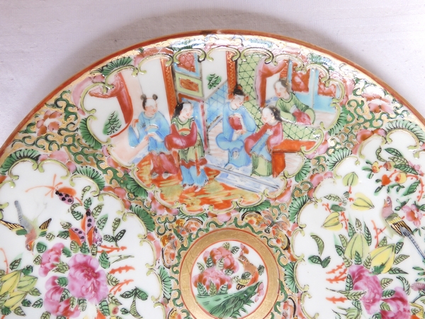 Set of 3 Canton porcelain dessert plates, palace scenes