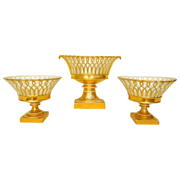 Set of 3 Empire paris porcelain reticulated cups enhanced with fine gold, early 19th century circa 1830