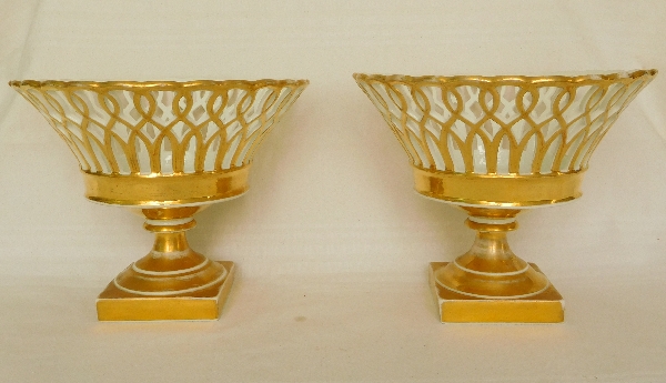 Set of 3 Empire paris porcelain reticulated cups enhanced with fine gold, early 19th century circa 1830