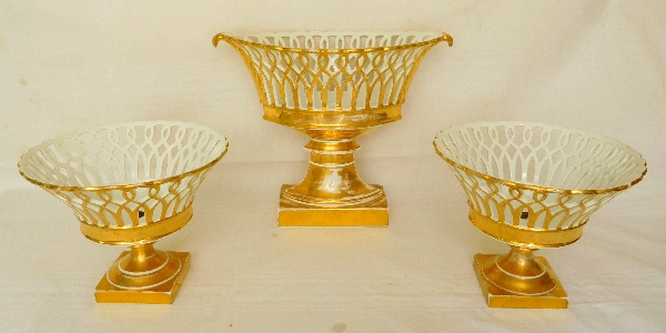 Set of 3 Empire paris porcelain reticulated cups enhanced with fine gold, early 19th century circa 1830