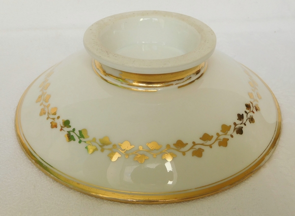 Paris porcelain dessert set : 12 plates, 3 dishes enhanced with fine gold, early 19th century