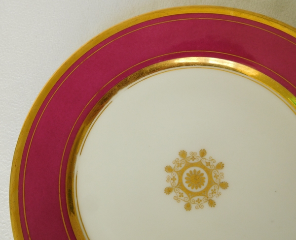 Paris porcelain dessert set : 12 plates, 3 dishes enhanced with fine gold, early 19th century