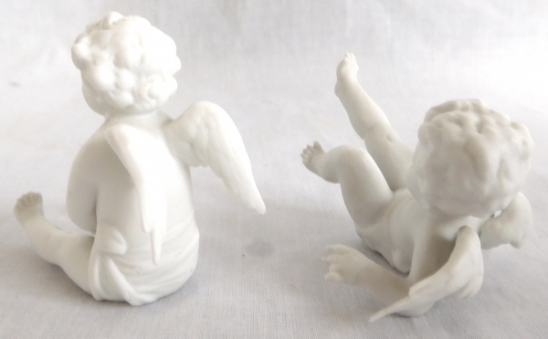 4 biscuit putti somersaulting, Louis XVI style, 19th century production