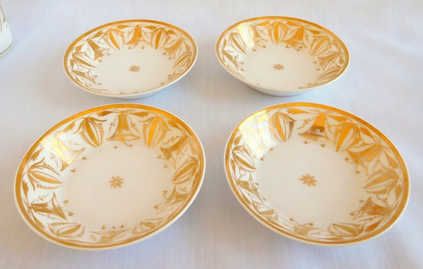 4 tasses litron Empire en porcelaine de Paris dorée, début XIXe siècle vers 1800