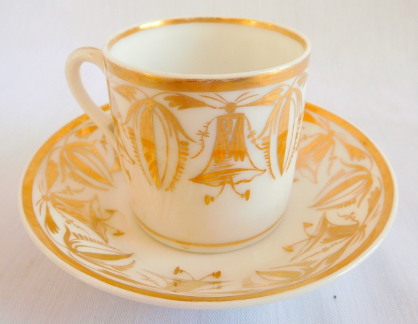 4 Empire Paris porcelain coffee cups enhanced with fine gold, early 19th century circa 1800