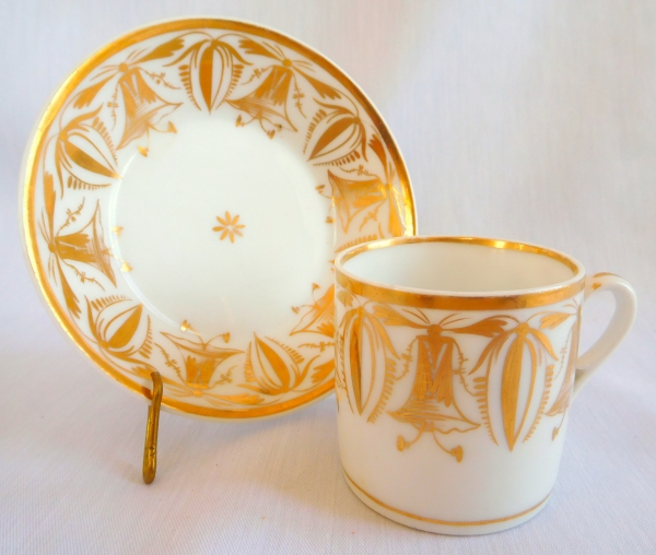 4 tasses litron Empire en porcelaine de Paris dorée, début XIXe siècle vers 1800