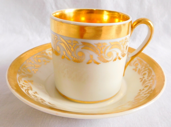 4 Paris porcelain coffee cups enhanced with fine gold - Empire style, early 19th century circa 1830