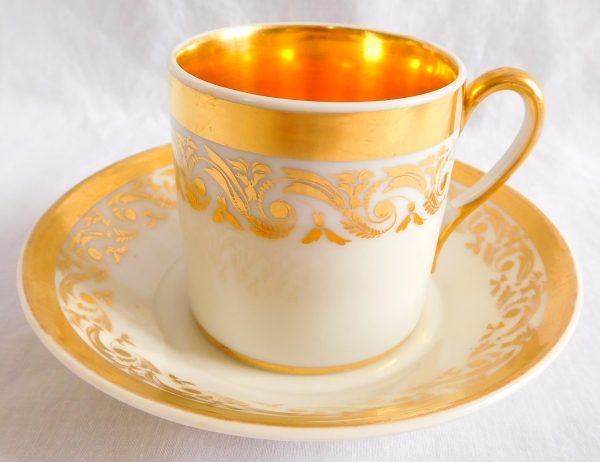 4 Paris porcelain coffee cups enhanced with fine gold - Empire style, early 19th century circa 1830