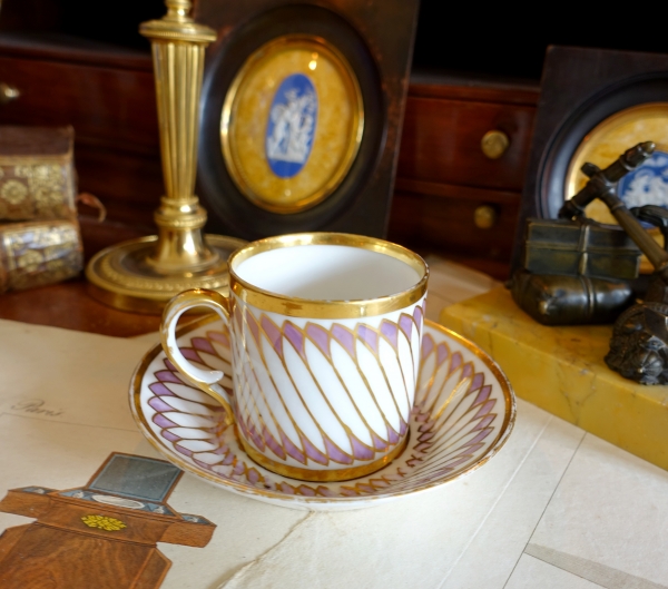 Dagoty : série de 4 tasses à café de forme litron en porcelaine de Paris, époque Empire