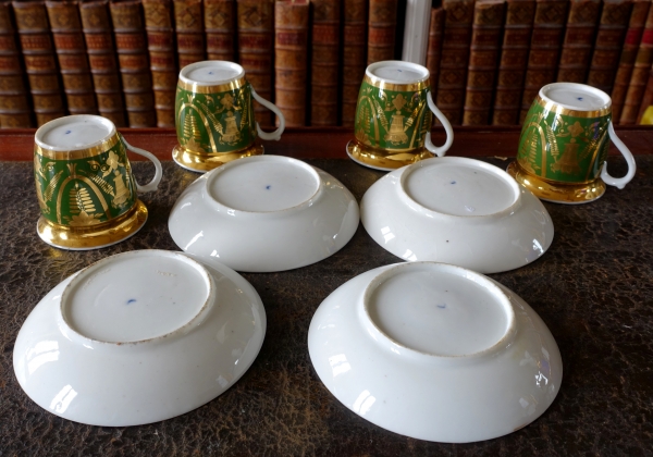 Russie, Manufacture Safronov à Moscou : série de 4 tasses à café en porcelaine vert et or vers 1840