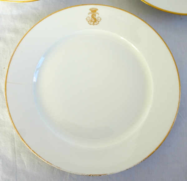6 assiettes de table en porcelaine de Sèvres à couronne de Comte - signées, datées 1868