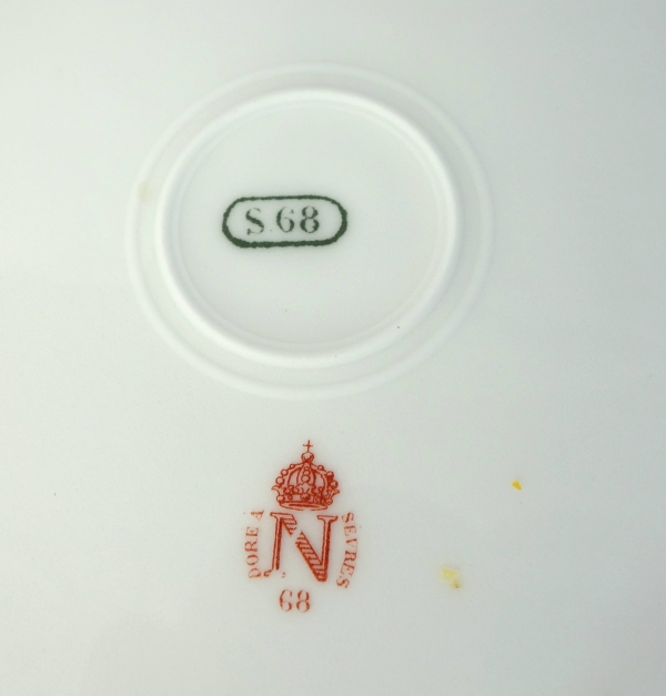 6 assiettes de table en porcelaine de Sèvres à couronne de Comte - signées, datées 1868