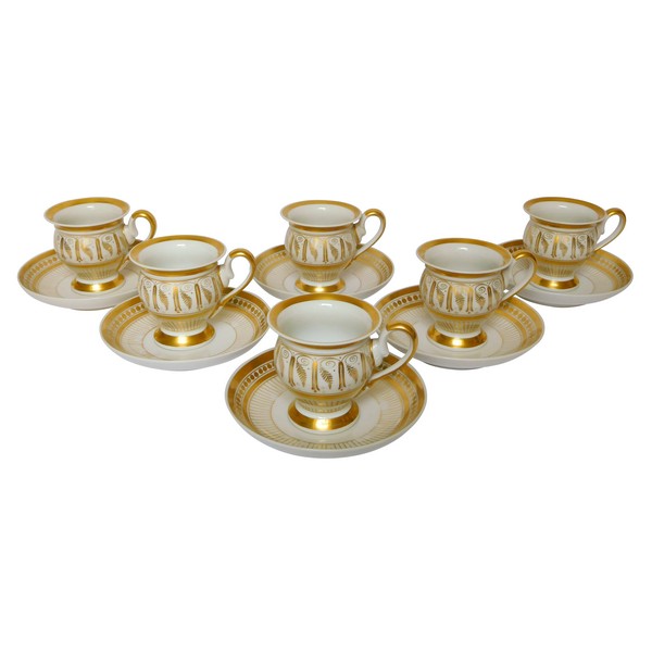 Set of 6 Paris porcelain coffee cups enhanced with fine gold, mid-19th century