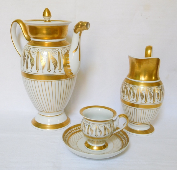 6 tasses à café de style Empire en porcelaine de Paris dorée à l'or fin, époque milieu XIXe