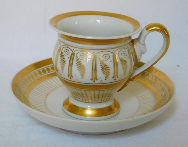 6 tasses à café de style Empire en porcelaine de Paris dorée à l'or fin, époque milieu XIXe