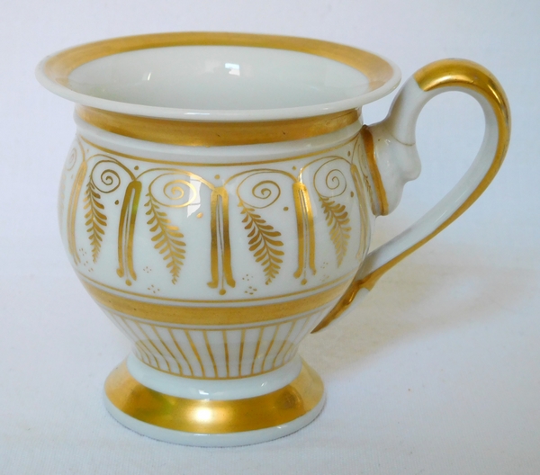 Set of 6 Paris porcelain coffee cups enhanced with fine gold, mid-19th century