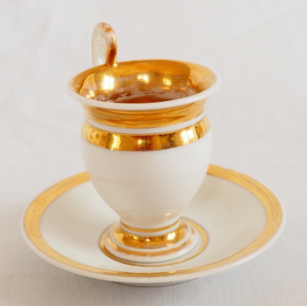 Empire Paris porcelain coffee set enhanced with fine gold : 6 coffee cups, early 19th century