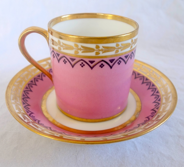 Manufacture Royale de Sèvres 1821 : suite 6 tasses à café litron en porcelaine à décor Egyptien