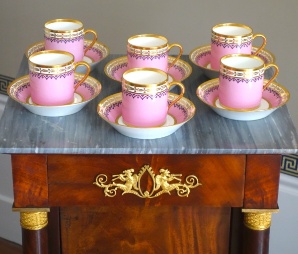 Manufacture Royale de Sèvres 1821 : suite 6 tasses à café litron en porcelaine à décor Egyptien