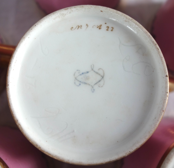 Manufacture Royale de Sèvres 1821 : suite 6 tasses à café litron en porcelaine à décor Egyptien