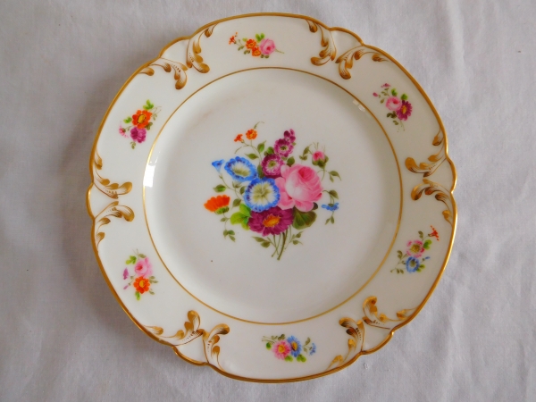 Service à dessert : 8 assiettes en porcelaine de Paris à décor fleuri - vers 1840
