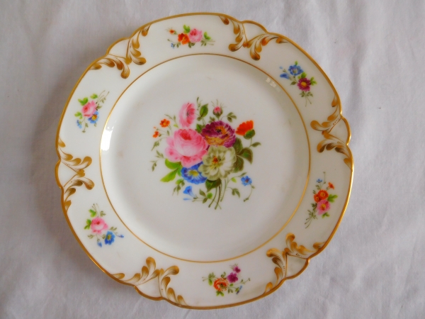 Service à dessert : 8 assiettes en porcelaine de Paris à décor fleuri - vers 1840