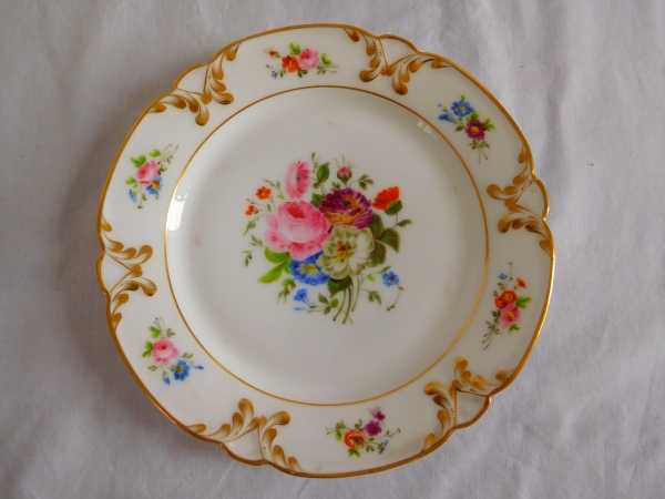 Service à dessert : 8 assiettes en porcelaine de Paris à décor fleuri - vers 1840