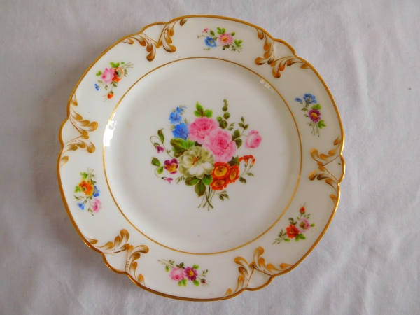 Service à dessert : 8 assiettes en porcelaine de Paris à décor fleuri - vers 1840